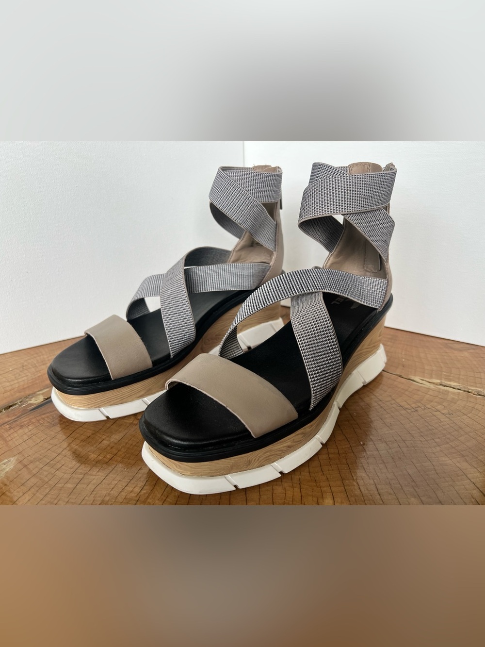Sorel Joanie III Sport Strap - Omega Taupe, Gray & White - Woman’s Size 9 - Picture 1 of 8
